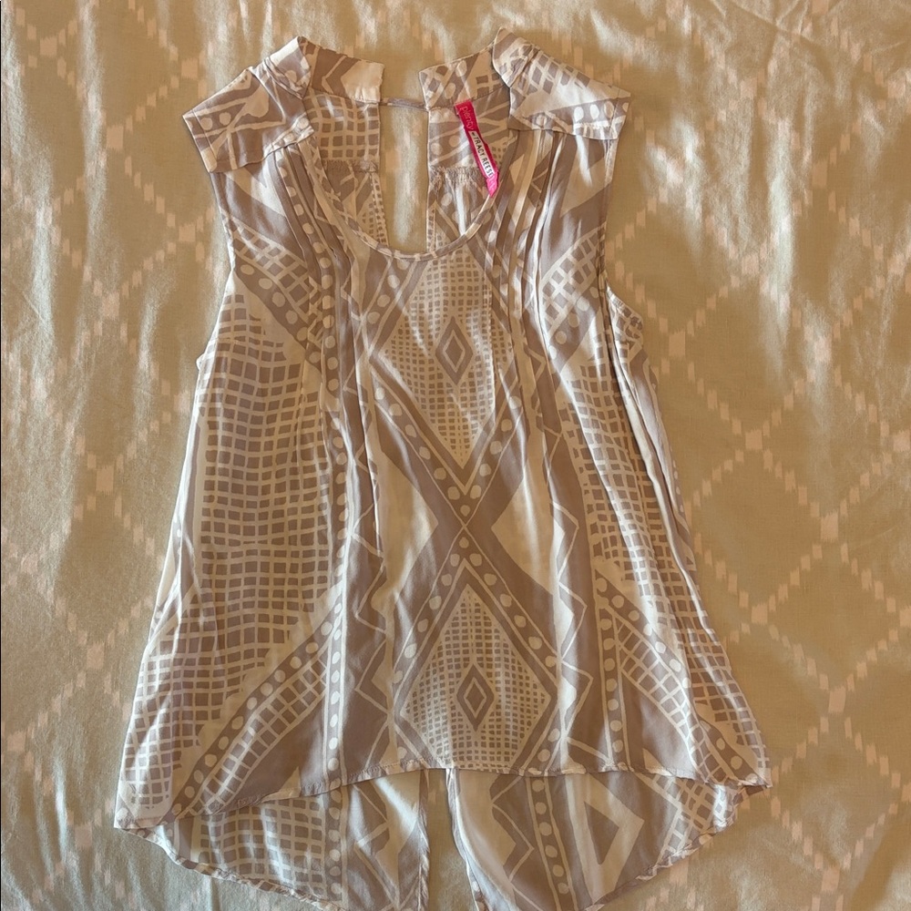 Tracy Reese Sleeveless Geometric Print Top in Light Taupe & Cream